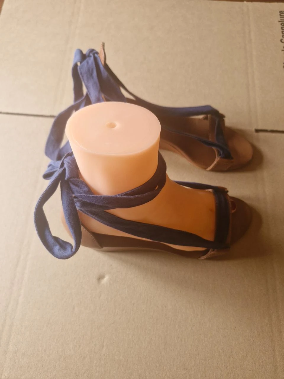 Vrouwelijke gesloten sandalen met hak - Maat 36 – photo 4